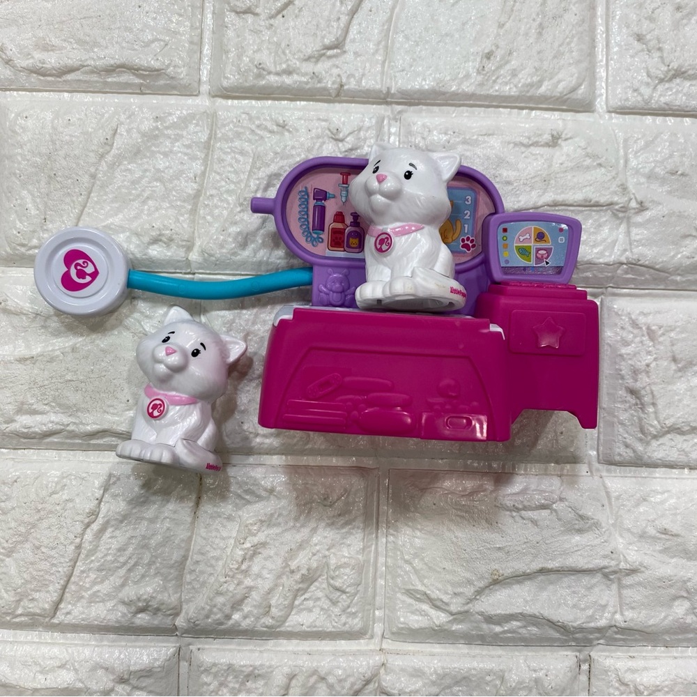 Fisher Price Little People Table X-Ray Barbie Veterinarian Vet Doctor 2 Cats Toy